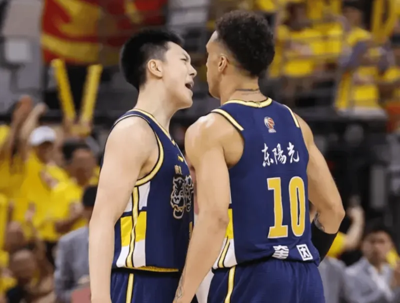 188金宝博体育登录入口-全靠你们！广东仅3人得分上双，奎因胡明轩杜润旺合砍74分
